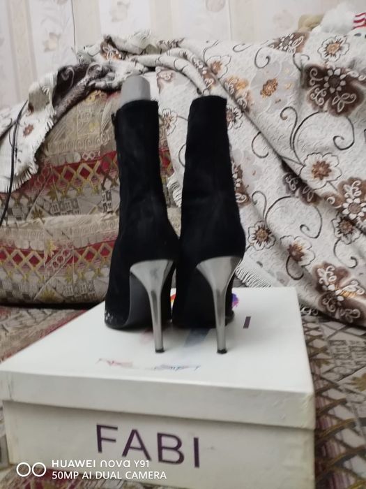 Продам замшевые полусапожки