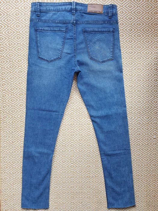 Чисто нови еластични дънки/джинси Pull & Bear, размер EU40/MEX31.