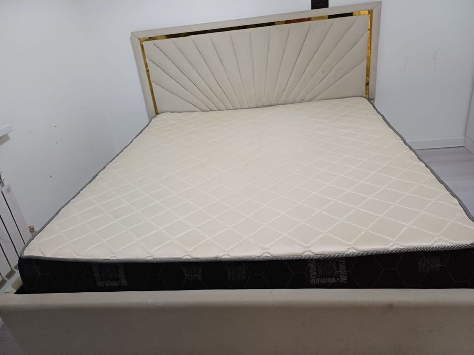 Кровать двухспальная