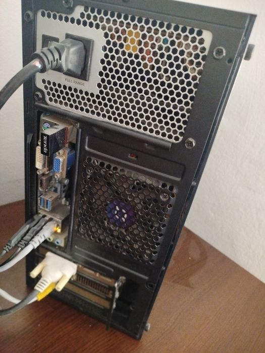 Vând pc gaming + monitor