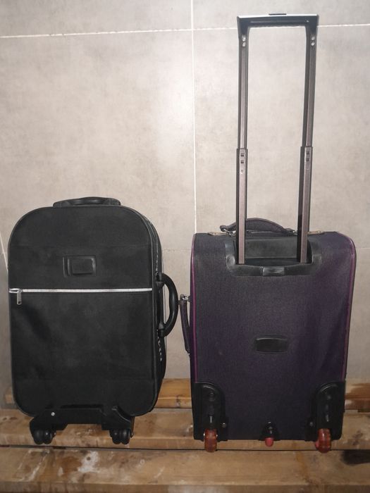 Чемоданы средние 7 тысяч.