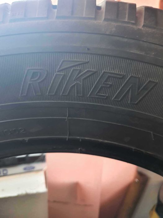 Cauciucuri de iarna 215/65/16 C