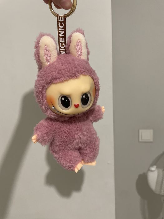 Лабубу брелок розовый