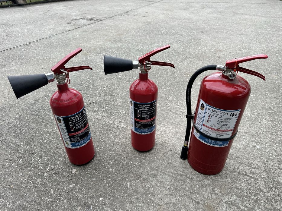 Vand 2 stingatoare G2 si 1 stingator P6