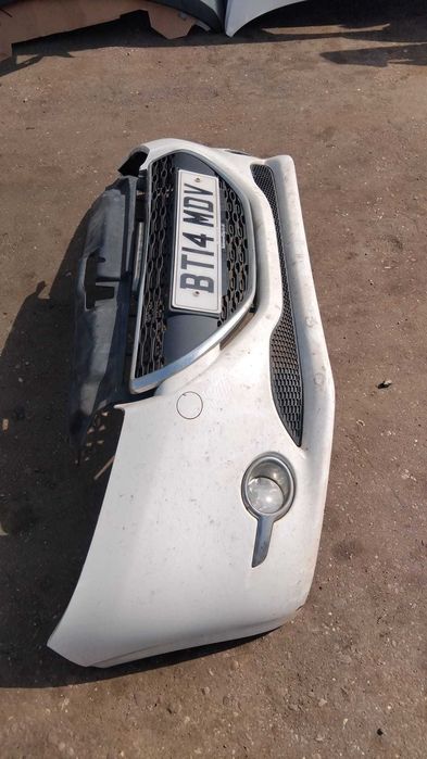 Bara fata Peugeot 208 an 2014