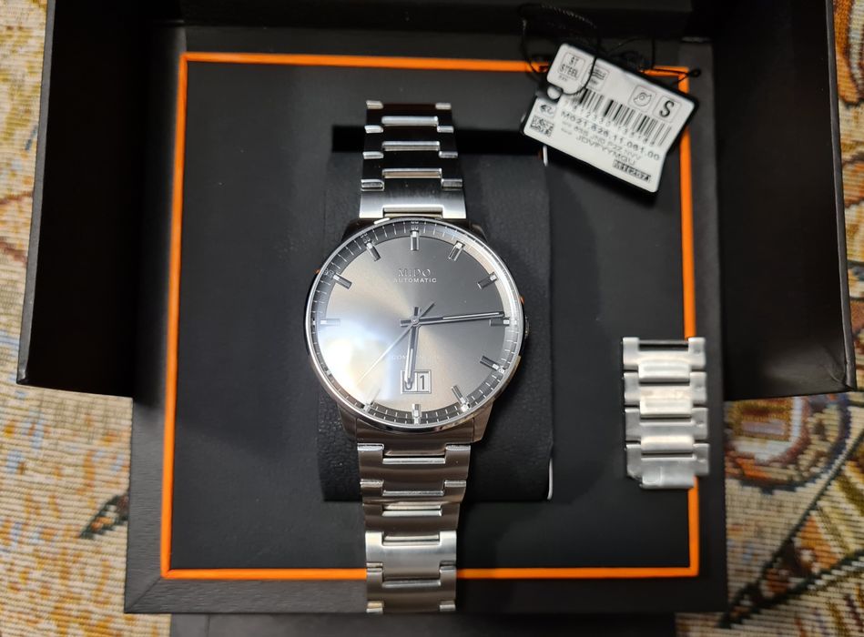 Mido Commander Big Date