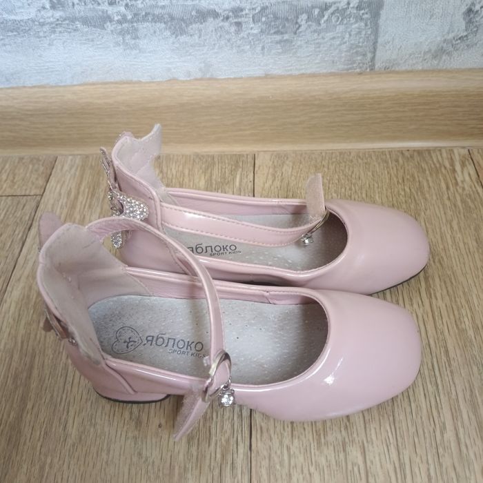 Продам детские туфельки