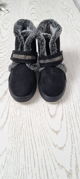 Ichi mexli ayollar oyoq kiymi