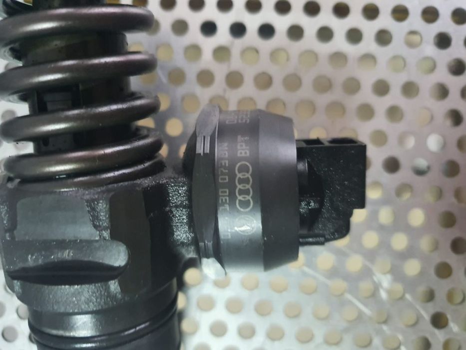 Injectoare Injector VW Passat B6 Golf 5 Touran Caddy Etc 1.9 TDI Motor BLS