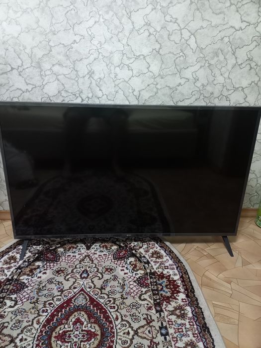 Телевизор LG .  Практически новый