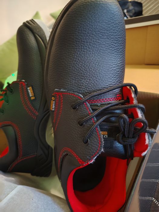 Работни обувки с бомбе