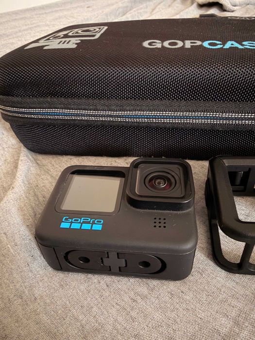 GoPro HERO 11 Black + Set Accesorii Cadou