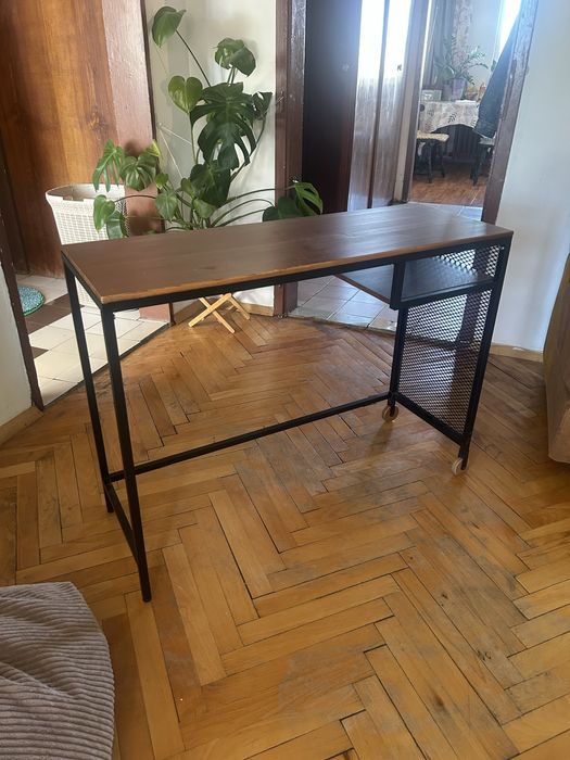 Бюро за лаптоп от Икеа