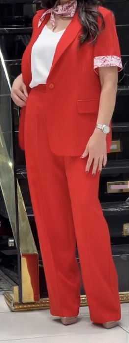 Продам брючный костюм 48 размер