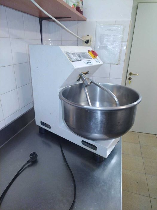 Продавам Тестобъркачка