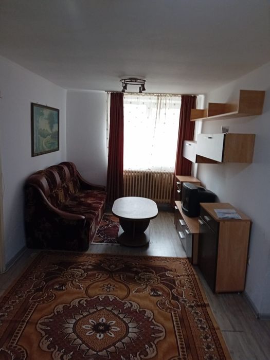 Închiriez apartament