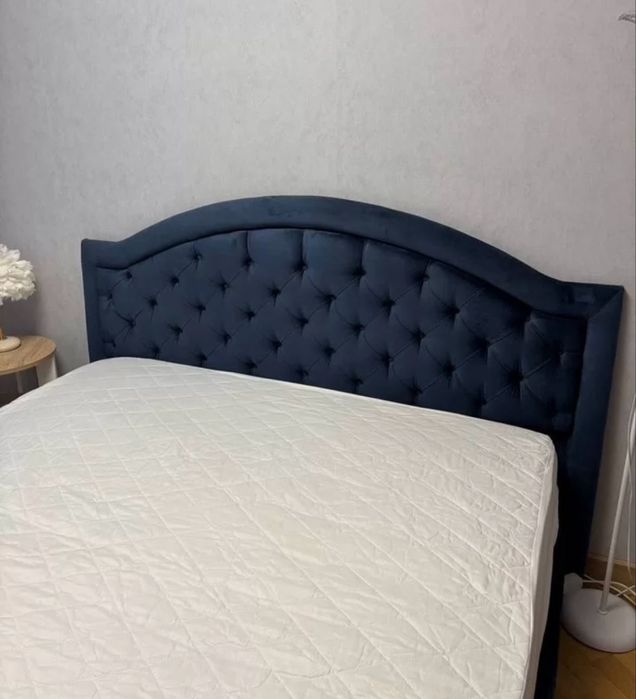 Двуспальная кровать