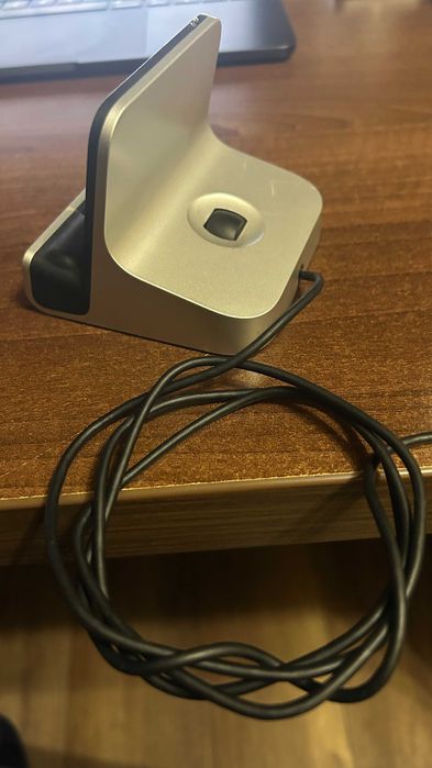 Belkin F8J088BT Express Charge and Sync Desktop Dock