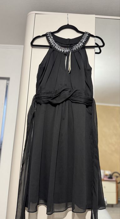 Vand 4 rochi marimea L