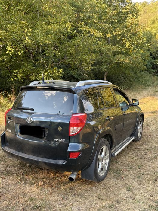 Toyota Rav 4.