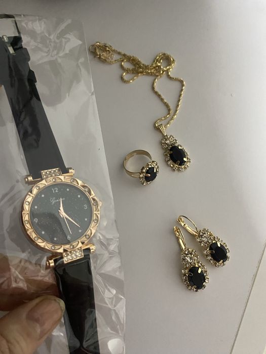 Ceas de mana,inel ,colier si cercei