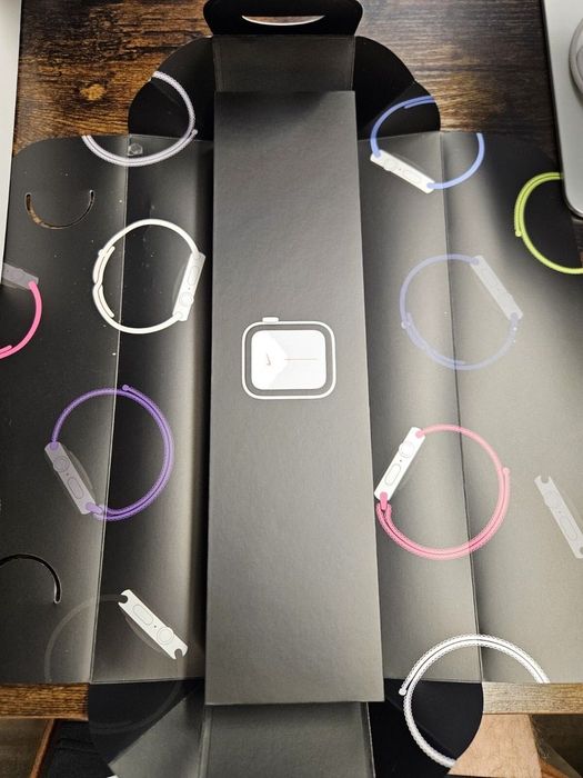 Apple Watch SE v3 44mm Nike Limited Edition M/L Pure Platinum