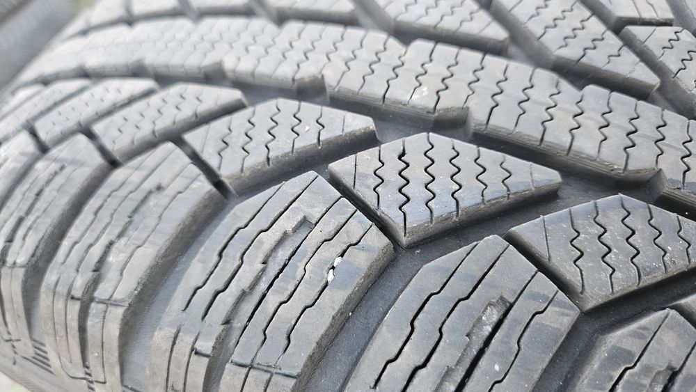 2бр гуми 195 65 15 семперит