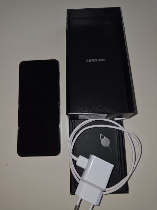 Samsung Galaxy Z Flip4