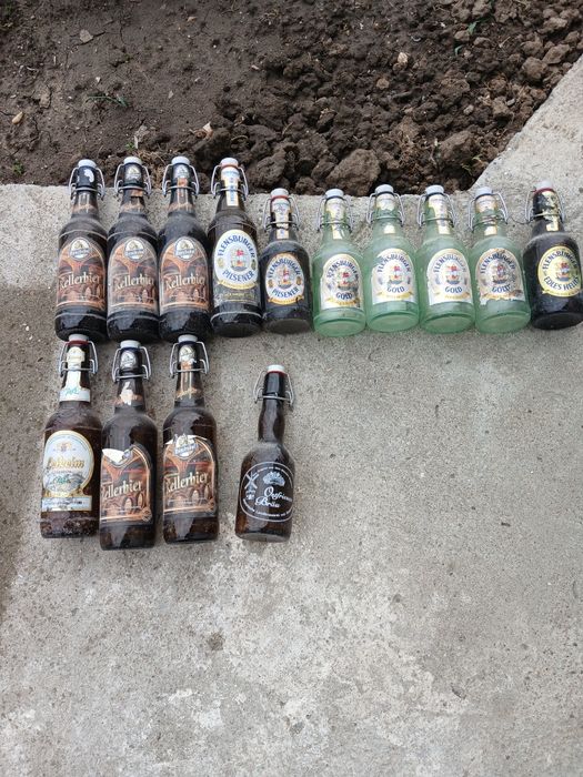 Празни бирени шишета