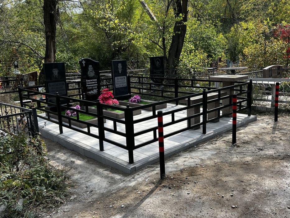 Памятники, оградки