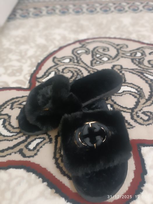 Bolalar krosovkasi orginal xitoy ,narxi bomba bomba