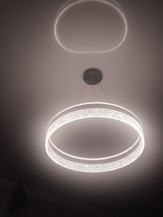 Срочно Продам люстру