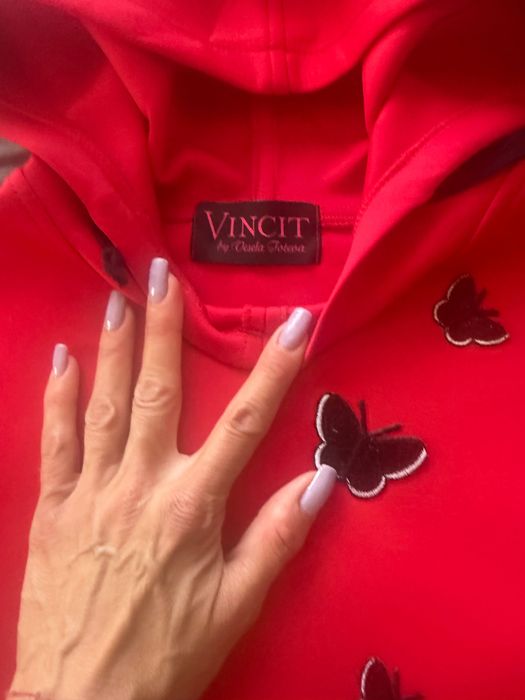 Vincit рокля худи