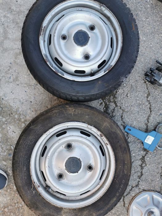 De vânzare mai multe piese de Dacia 1300