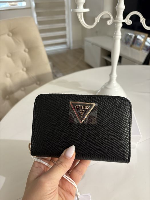 Дамски портфейл Guess