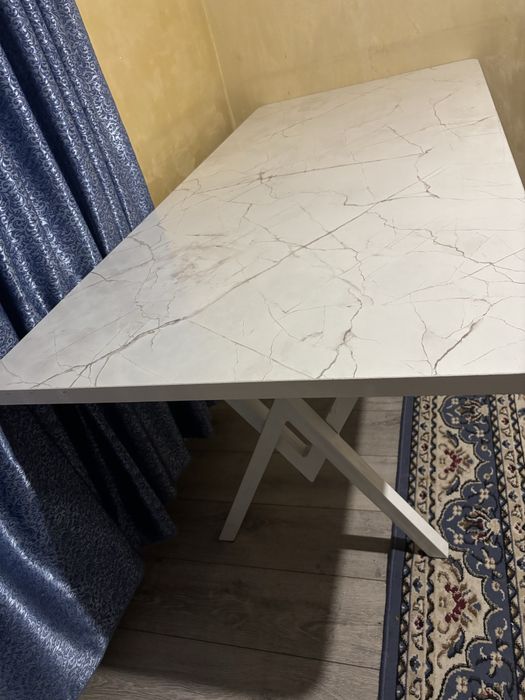 Продам стол с 8 стульями