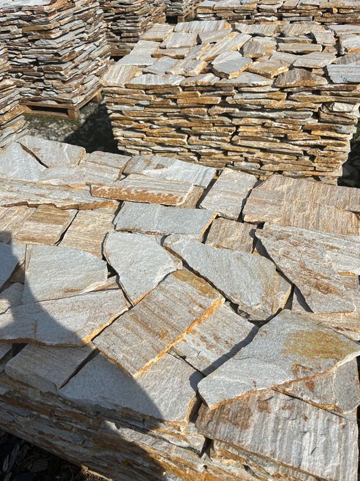 Облицовка от естествен камък- гнайс