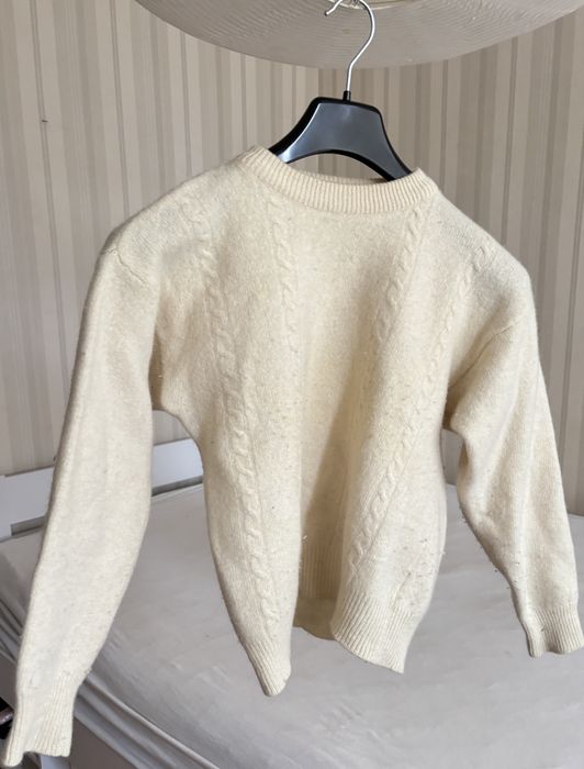 Бял вълнен пуловер- размер XS