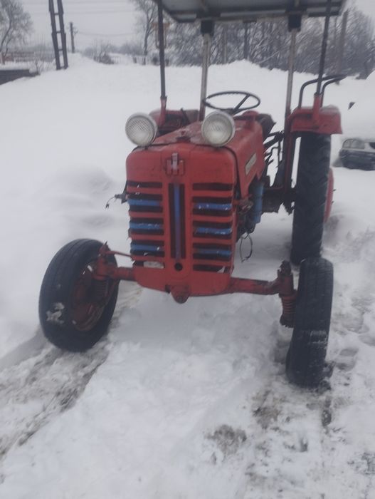 Tractor Mc cormic  cu cositoare