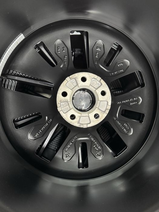 Jante Audi Q8 Etron R21 Originale RS Negru Lucios Bridgestone de vara