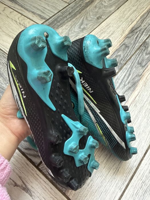 Кроссовки бутсы