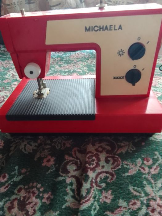Детска шевна машина.Работи!