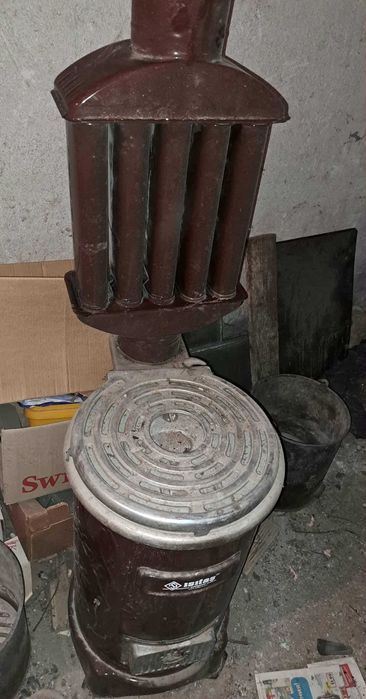 Продавам печка на дърва тип  "чудо", заедно с нова лира!