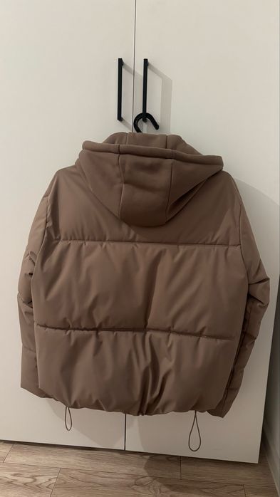 Продаю куртку женскую