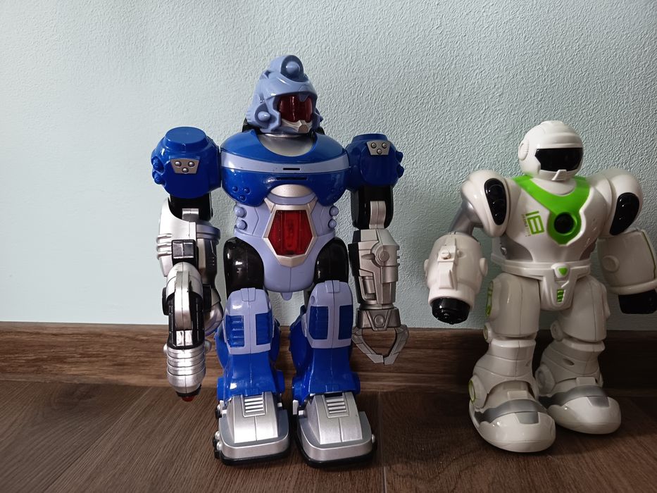 Roboti interactivi cu sunete și lumini