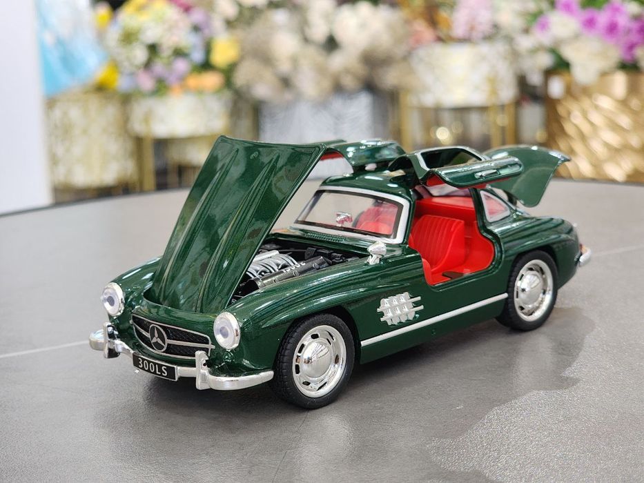 Mercedes Benz 1:32 o'yinchoq mashina