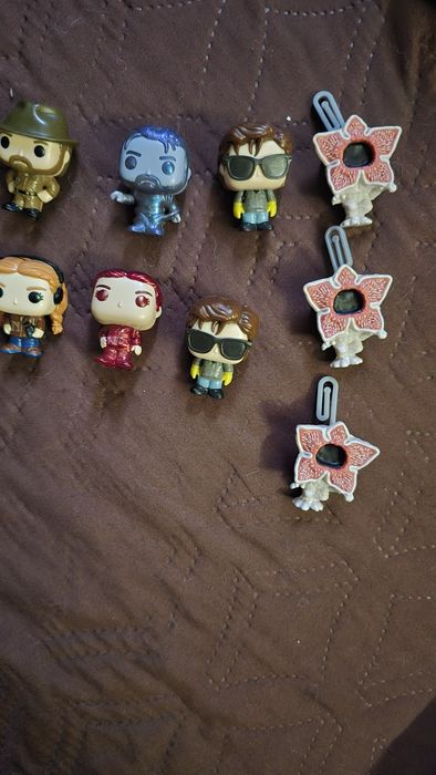 Продавам фигурки на Хари Потър и stranger things от kinder joy