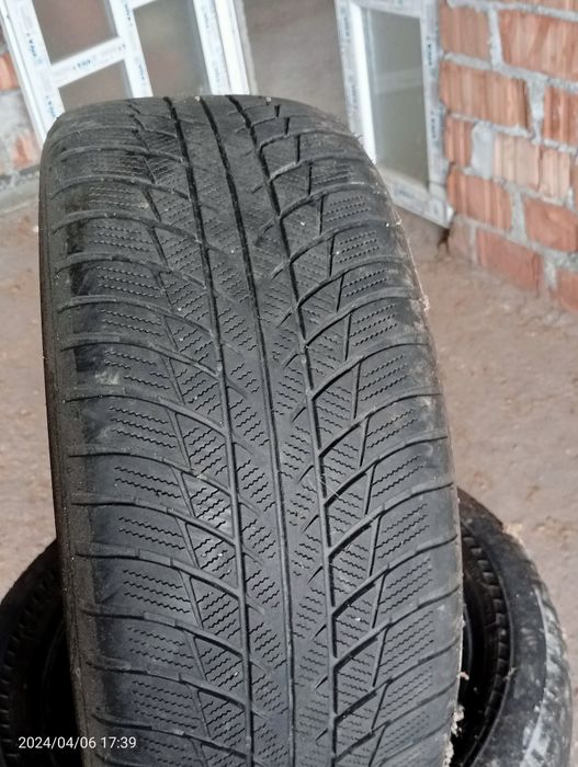 Anvelope de vara și un set de iarna  pe 225 50 17 bucata 100 de lei și