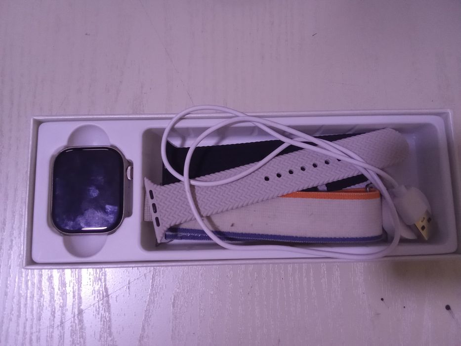 Продаю часы apple хорошийм состояние