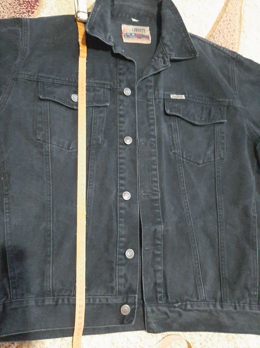 Джинсовая чёрная куртка